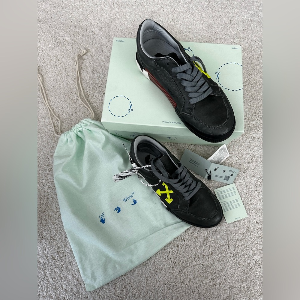 Off -White